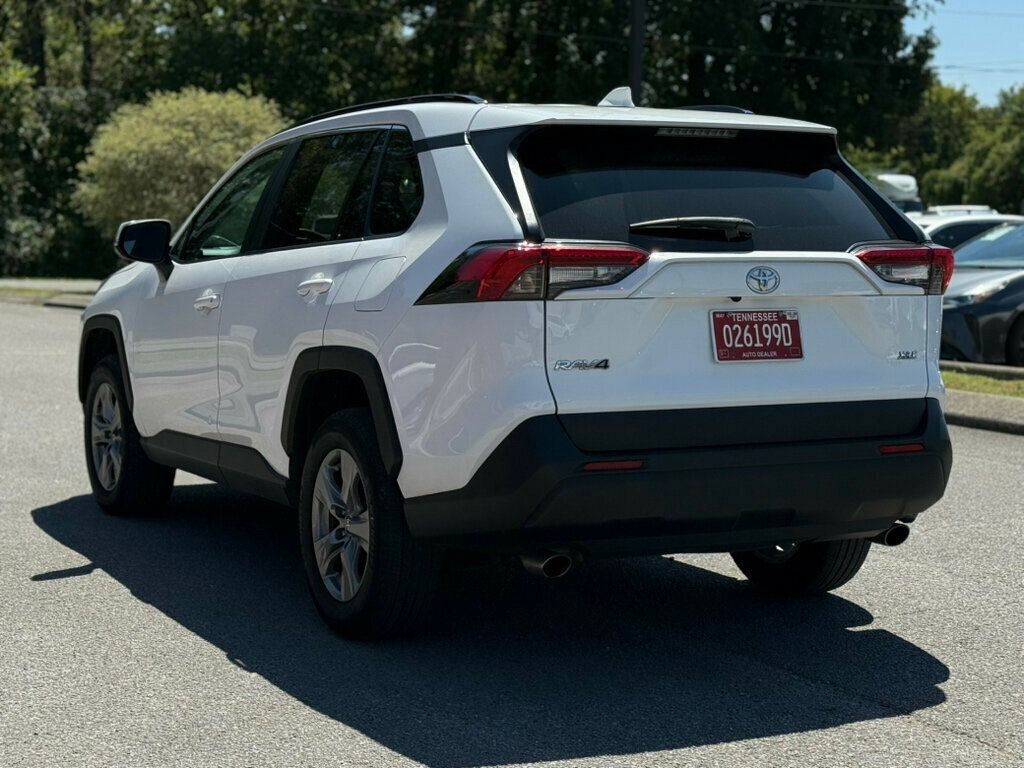 2024 Toyota RAV4 XLE photo 2