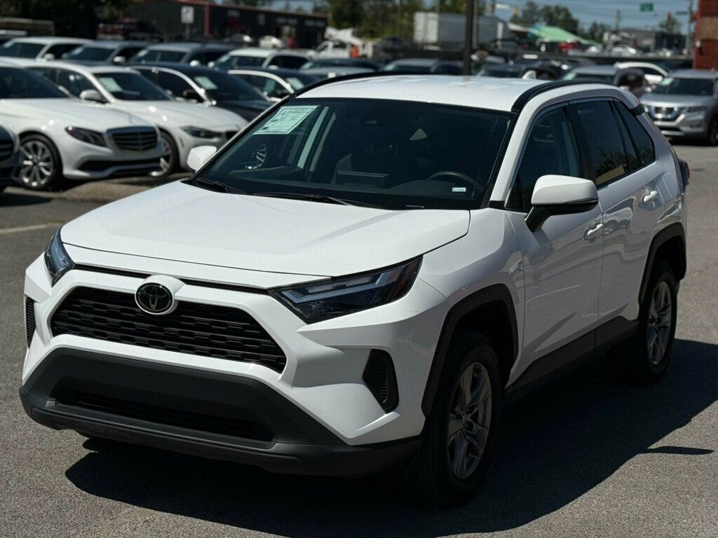 2024 Toyota RAV4 XLE photo 5
