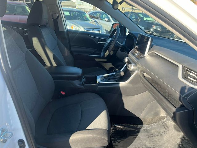 2024 Toyota RAV4 XLE FWD - 22975342 - 13