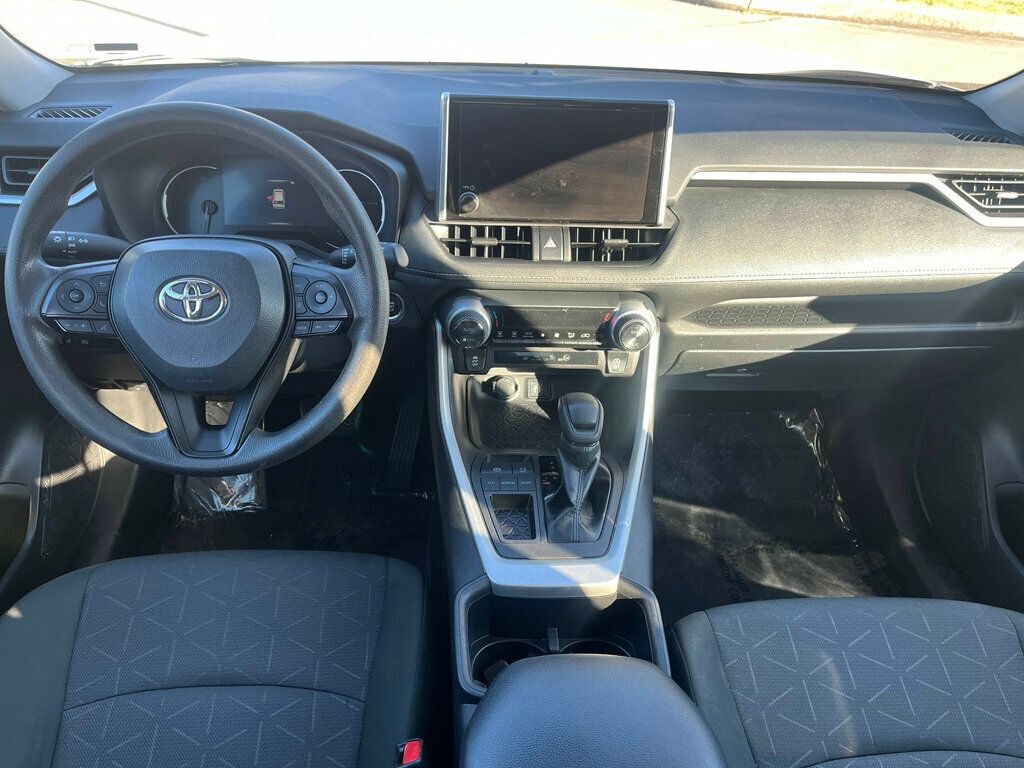 2024 Toyota RAV4 XLE FWD - 22975342 - 17