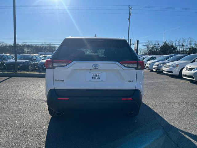 2024 Toyota RAV4 XLE FWD - 22975342 - 18