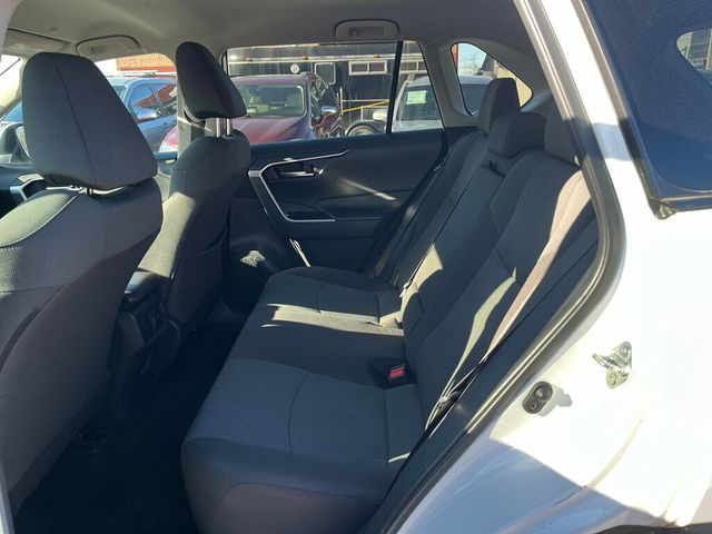 2024 Toyota RAV4 XLE FWD - 22975342 - 19