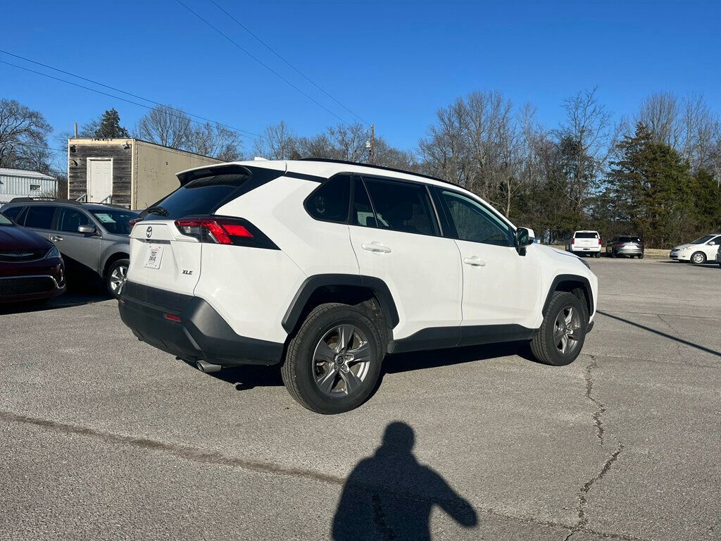 2024 Toyota RAV4 XLE FWD - 22975342 - 3