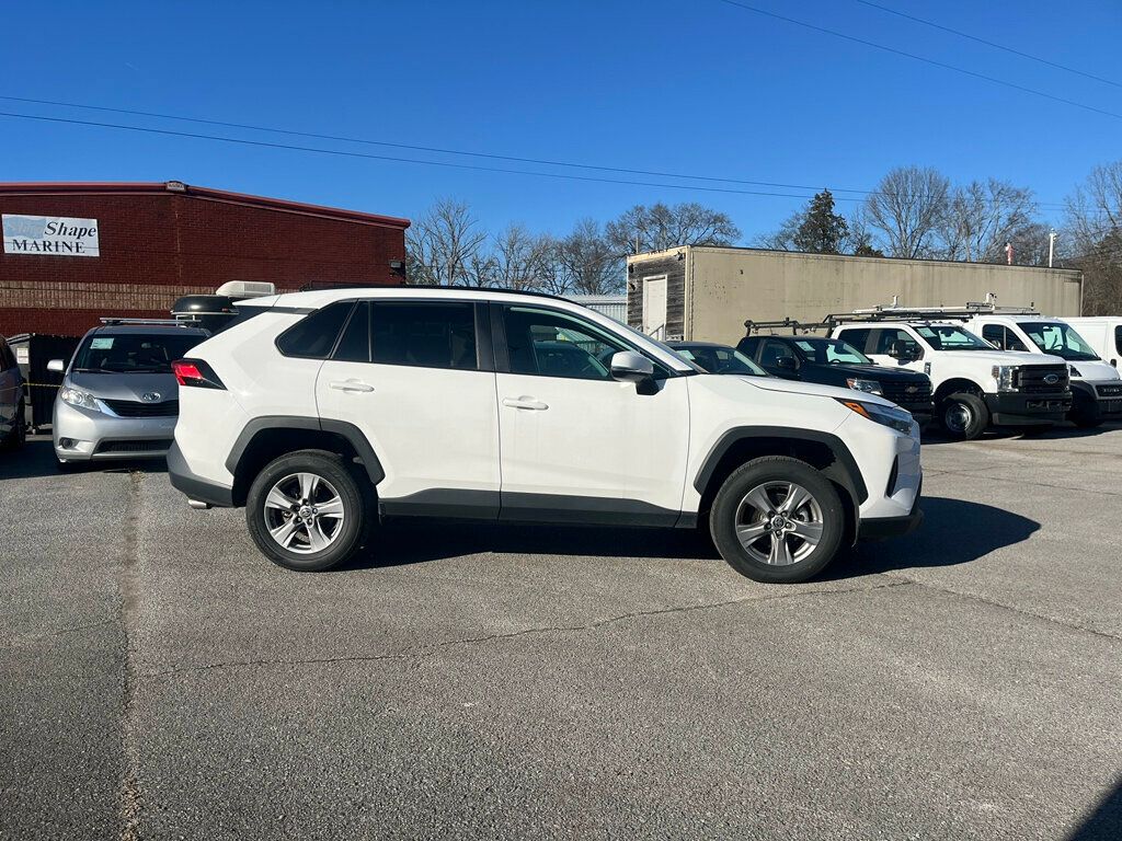 2024 Toyota RAV4 XLE FWD - 22975342 - 4