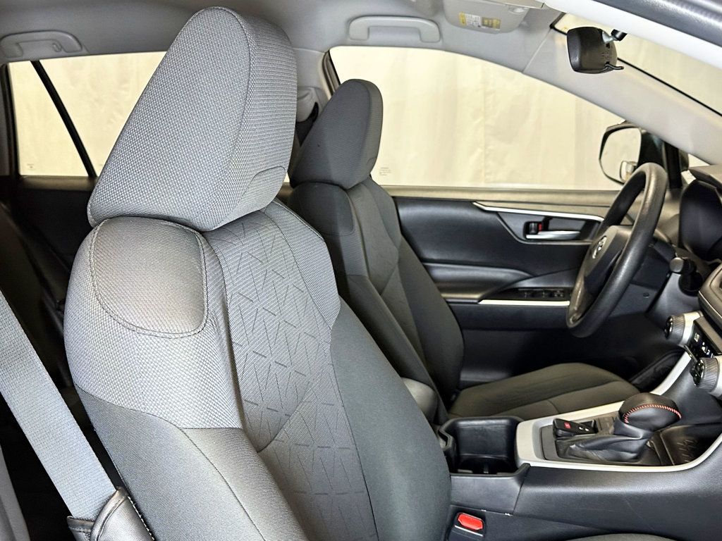 2024 Toyota RAV4 XLE FWD - 23071603 - 19