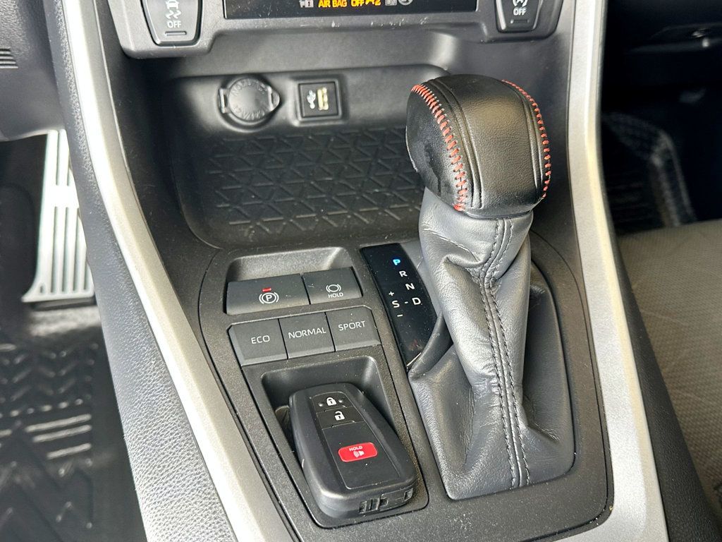 2024 Toyota RAV4 XLE FWD - 23071603 - 28