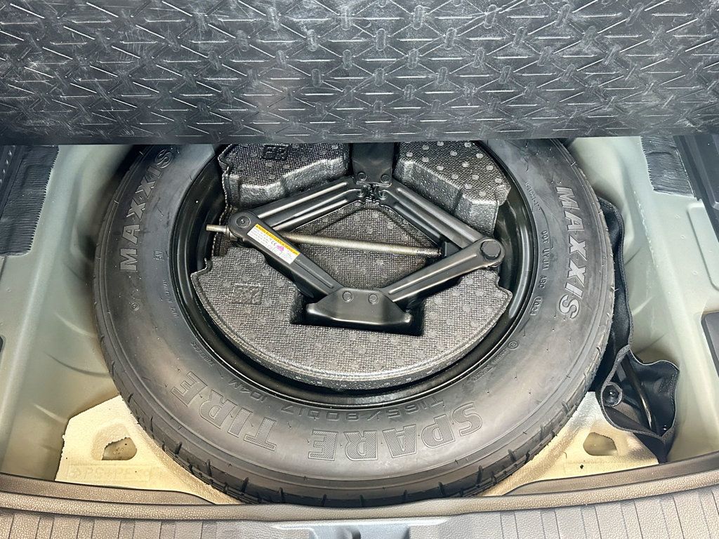 2024 Toyota RAV4 XLE FWD - 23071603 - 39