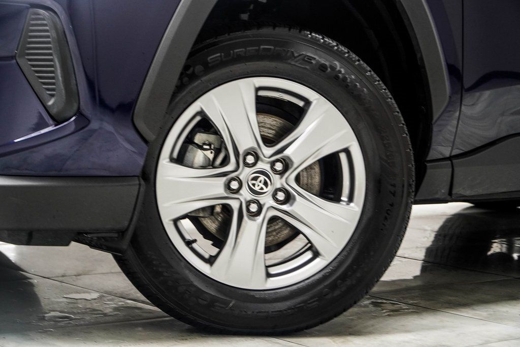 2024 Toyota RAV4 XLE photo 2