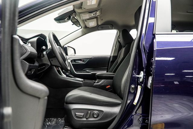 2024 Toyota RAV4 XLE FWD - 22868240 - 32