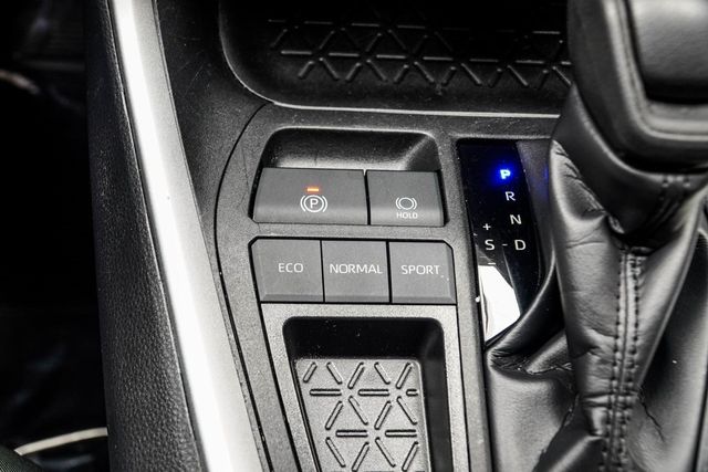 2024 Toyota RAV4 XLE FWD - 22972467 - 17