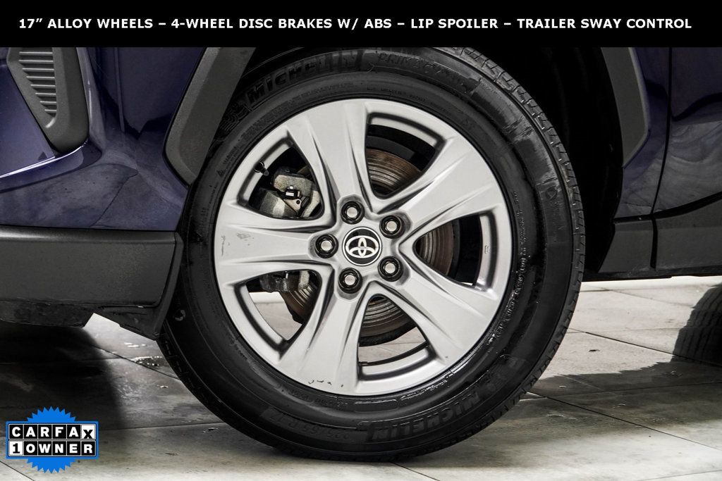 2024 Toyota RAV4 XLE photo 3