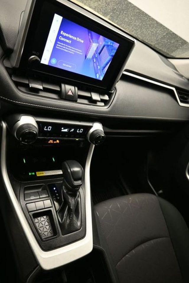 2024 Toyota RAV4 XLE FWD - 22993162 - 17