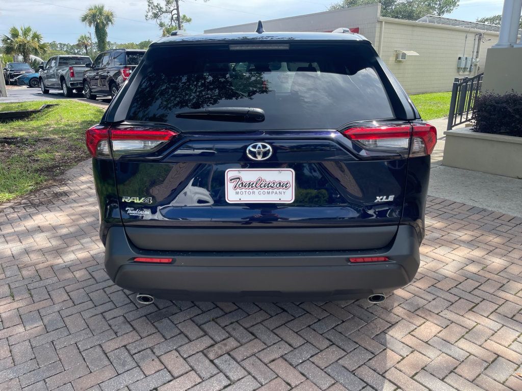 2024 Toyota RAV4 XLE photo 3