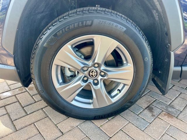 2024 Toyota RAV4 XLE FWD - 22944392 - 9
