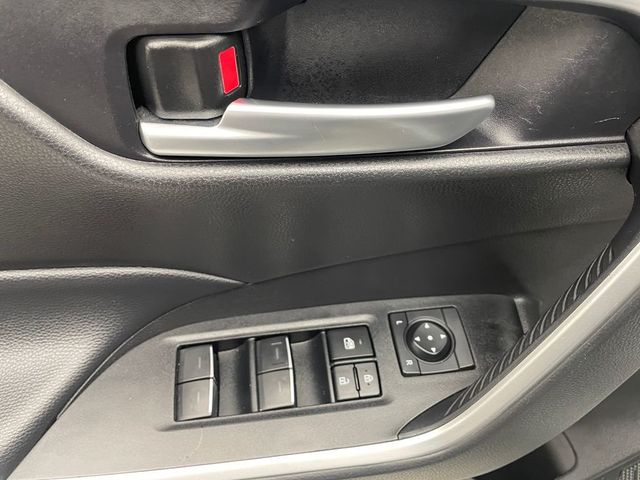 2024 Toyota RAV4 XLE FWD - 22984075 - 9