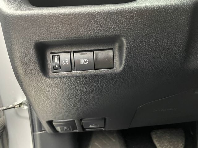 2024 Toyota RAV4 XLE FWD - 22984075 - 19