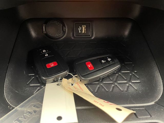 2024 Toyota RAV4 XLE FWD - 22984075 - 27