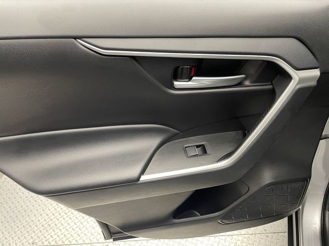 2024 Toyota RAV4 XLE FWD - 22984075 - 31