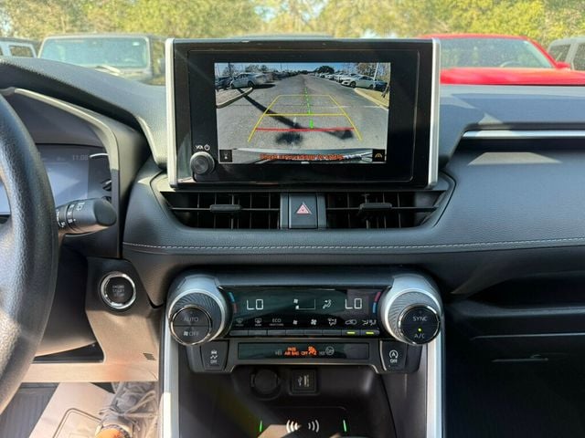 2024 Toyota RAV4 XLE FWD - 22983444 - 5