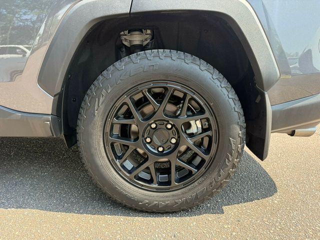 2024 Toyota RAV4 XLE FWD - 23046943 - 8