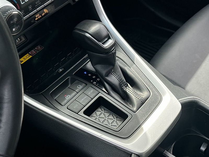 2024 Toyota RAV4 XLE Premium FWD - 22950235 - 17