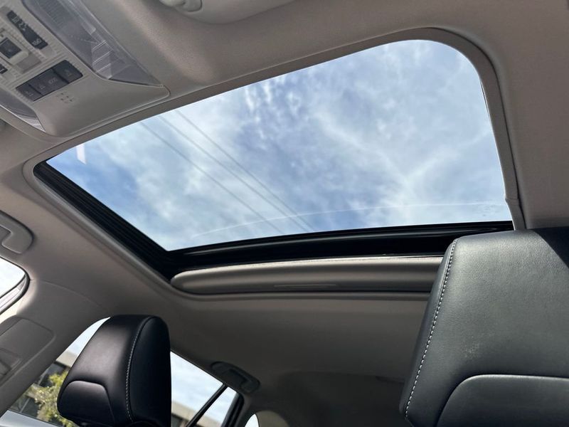 2024 Toyota RAV4 XLE Premium FWD - 22950235 - 18