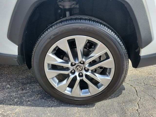 2024 Toyota RAV4 XLE Premium FWD - 22926706 - 27