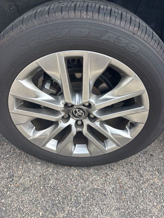 2024 Toyota RAV4 XLE Premium FWD - 23017738 - 9