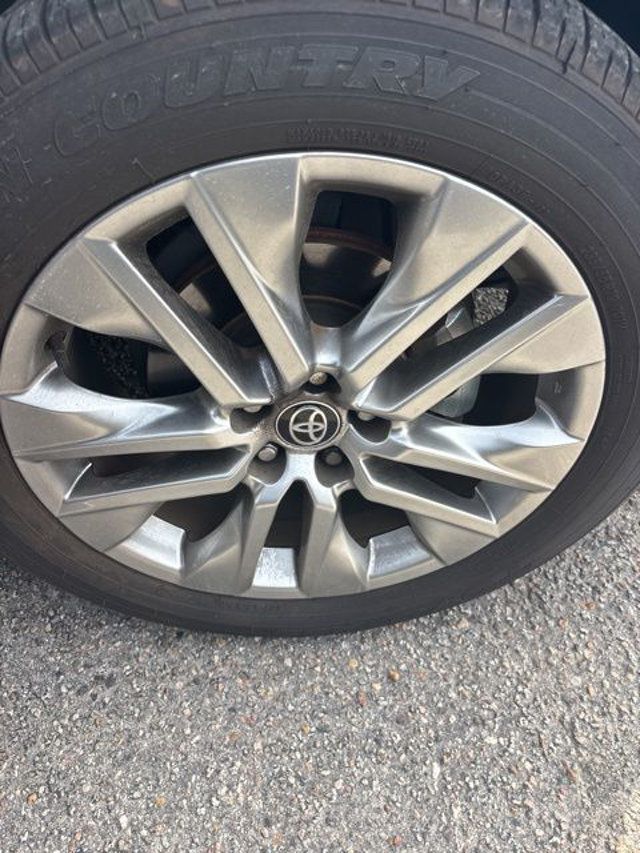 2024 Toyota RAV4 XLE Premium FWD - 23017738 - 10