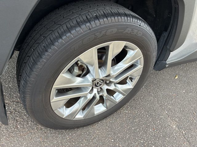 2024 Toyota RAV4 XLE Premium FWD - 23017738 - 14