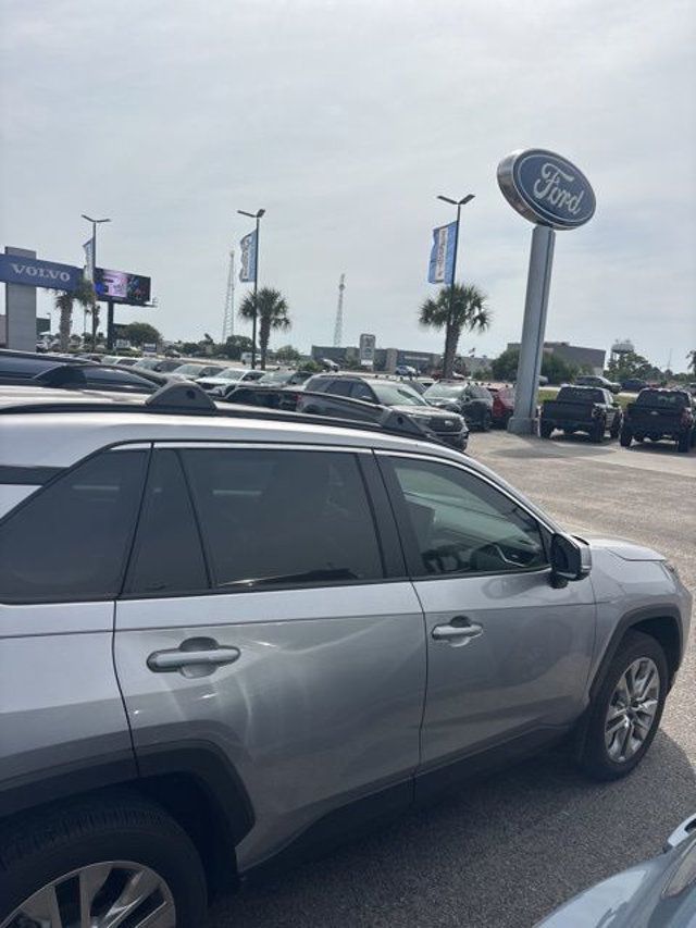 2024 Toyota RAV4 XLE Premium FWD - 23017738 - 1