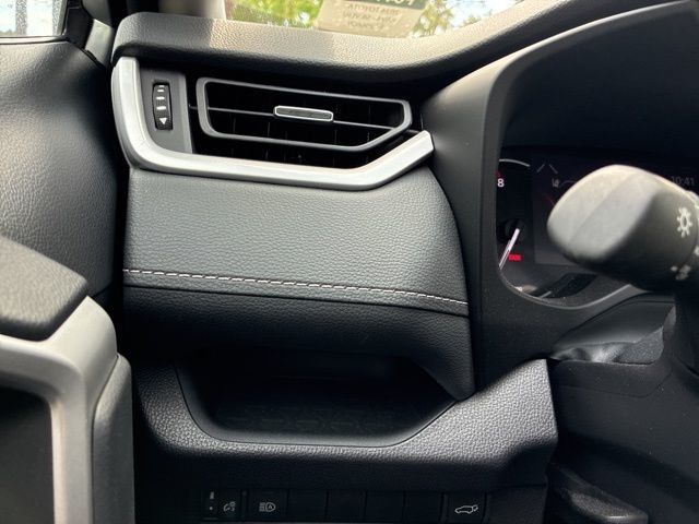 2024 Toyota RAV4 XLE Premium FWD - 23017738 - 24