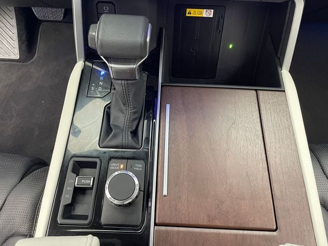 2024 Toyota Sequoia Capstone 4WD - 23012635 - 34