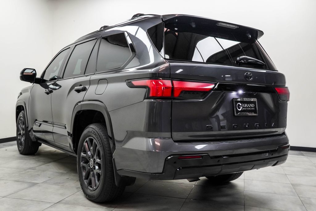 Toyota Sequoia photo 11