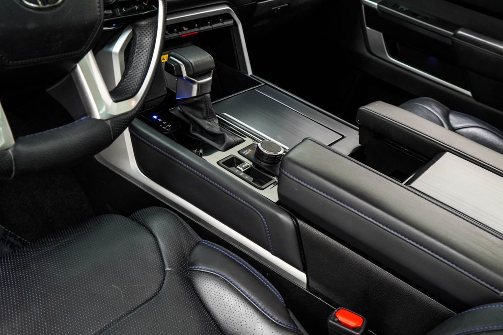 Toyota Sequoia photo 21