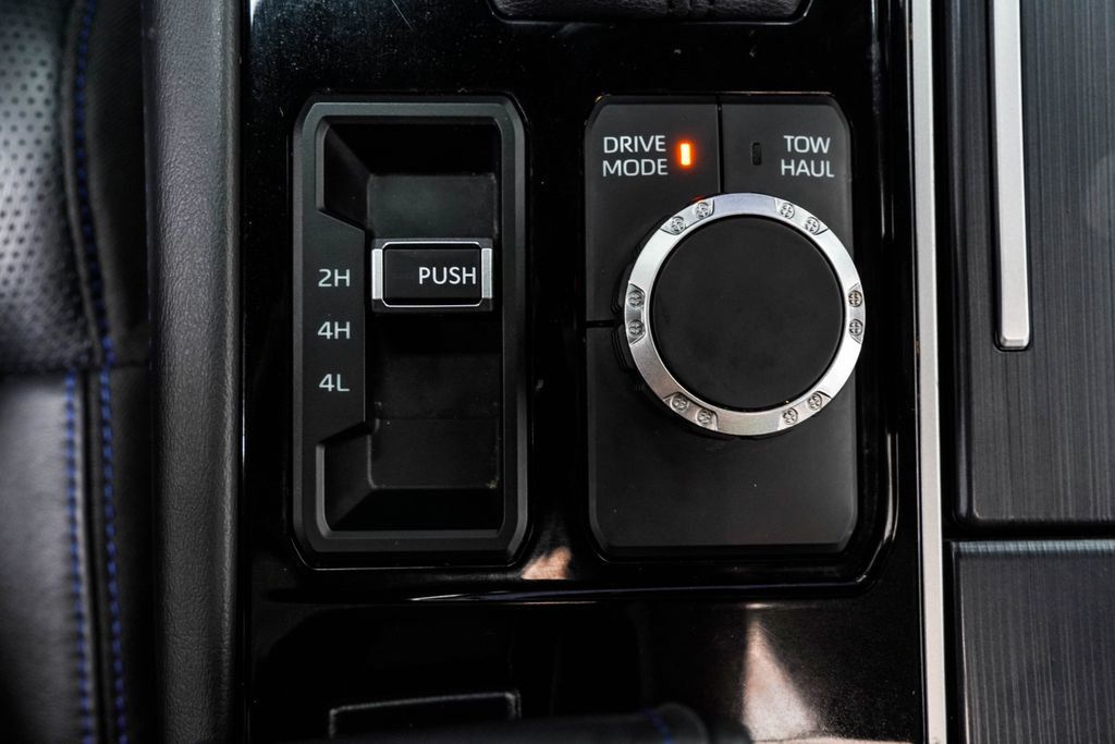 Toyota Sequoia photo 25