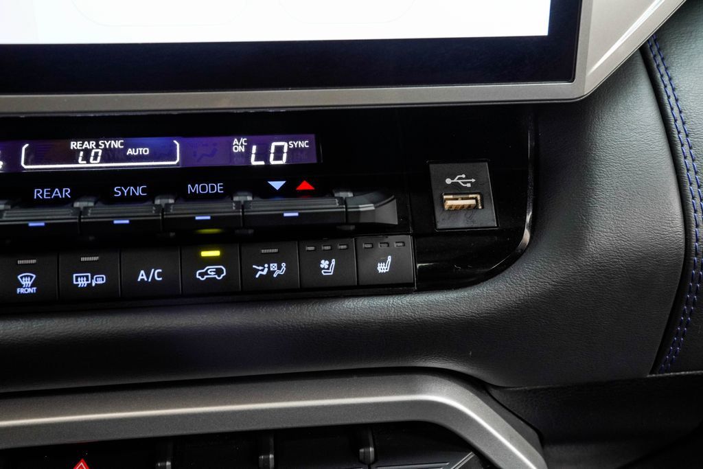 Toyota Sequoia photo 30