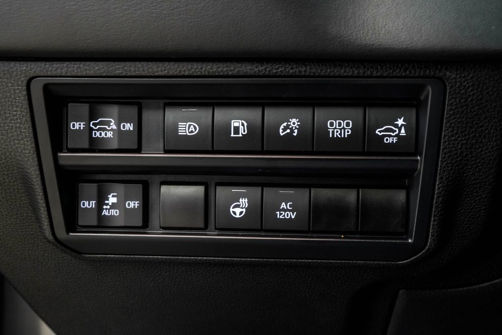 Toyota Sequoia photo 41