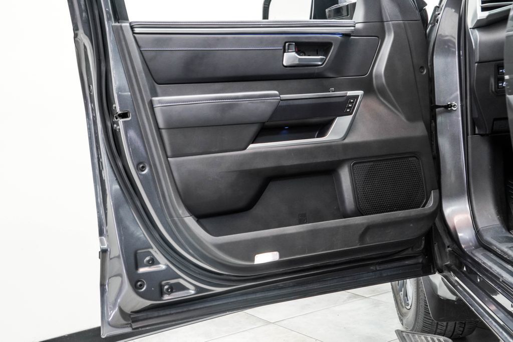 Toyota Sequoia photo 42