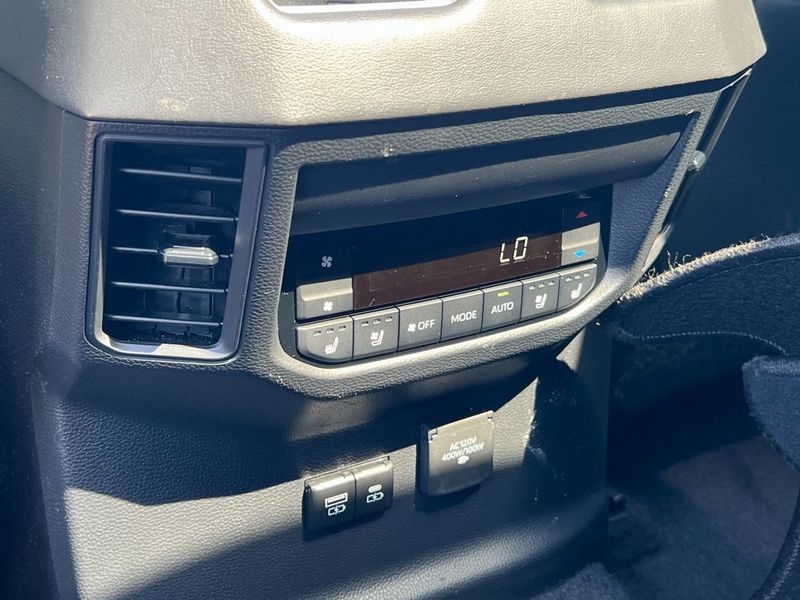 2024 Toyota Sequoia Platinum photo 18