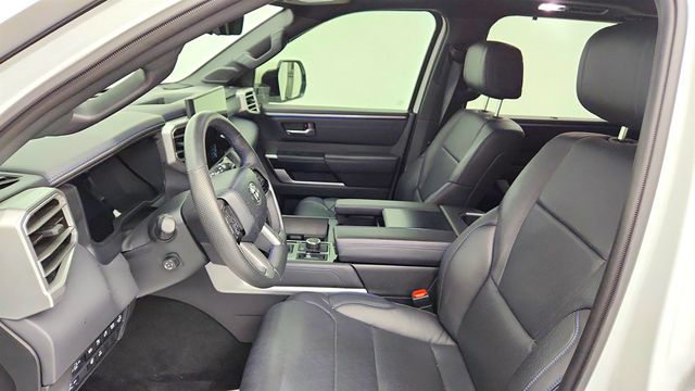 2024 Toyota Sequoia Platinum 4WD w/ Power Extending Running Boards & Head-Up Display - 23035146 - 17