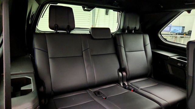 2024 Toyota Sequoia Platinum 4WD w/ Power Extending Running Boards & Head-Up Display - 23035146 - 19