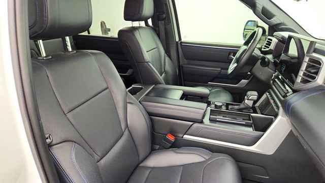 2024 Toyota Sequoia Platinum 4WD w/ Power Extending Running Boards & Head-Up Display - 23035146 - 21