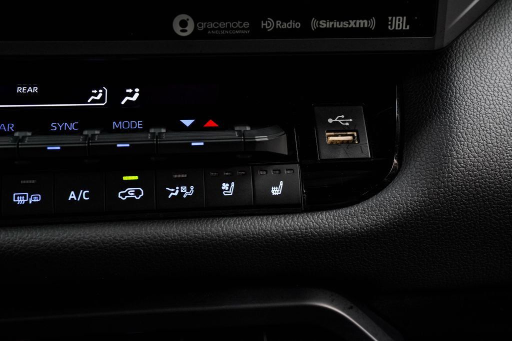 Toyota Sequoia photo 33