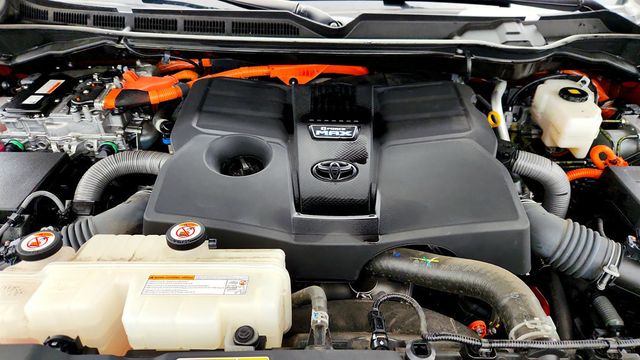 2024 Toyota Sequoia TRD Pro 4WD w/ Panoramic Roof - 22992445 - 27