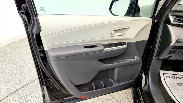 2024 Toyota Sienna LE AWD 8-Seater w/ Plus Package & Moonroof - 23089221 - 10