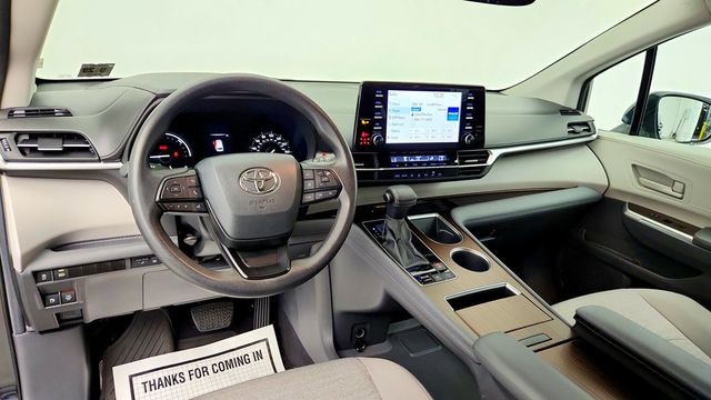2024 Toyota Sienna LE AWD 8-Seater w/ Plus Package & Moonroof - 23089221 - 12