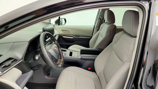 2024 Toyota Sienna LE AWD 8-Seater w/ Plus Package & Moonroof - 23089221 - 18