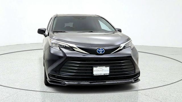 2024 Toyota Sienna LE AWD 8-Seater w/ Plus Package & Moonroof - 23089221 - 1