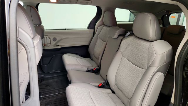 2024 Toyota Sienna LE AWD 8-Seater w/ Plus Package & Moonroof - 23089221 - 19